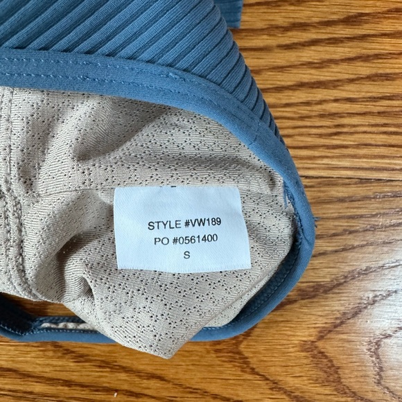 Vuori Ribbed Tank Top Size Small - Picture 2 of 4